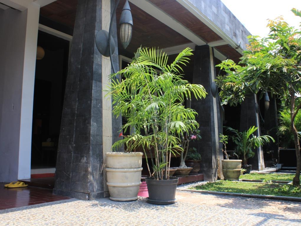 Puri Minggiran Guesthouse Yogya Yogyakarta Exterior foto