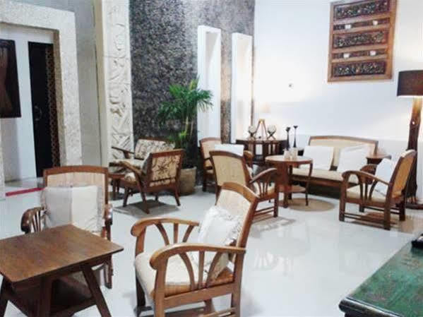 Puri Minggiran Guesthouse Yogya Yogyakarta Exterior foto