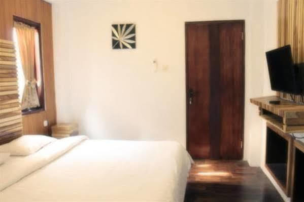 Puri Minggiran Guesthouse Yogya Yogyakarta Exterior foto